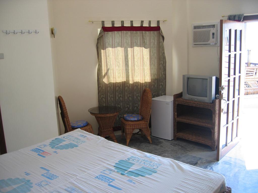 Dolphinbay Resort Puerto Galera Room photo